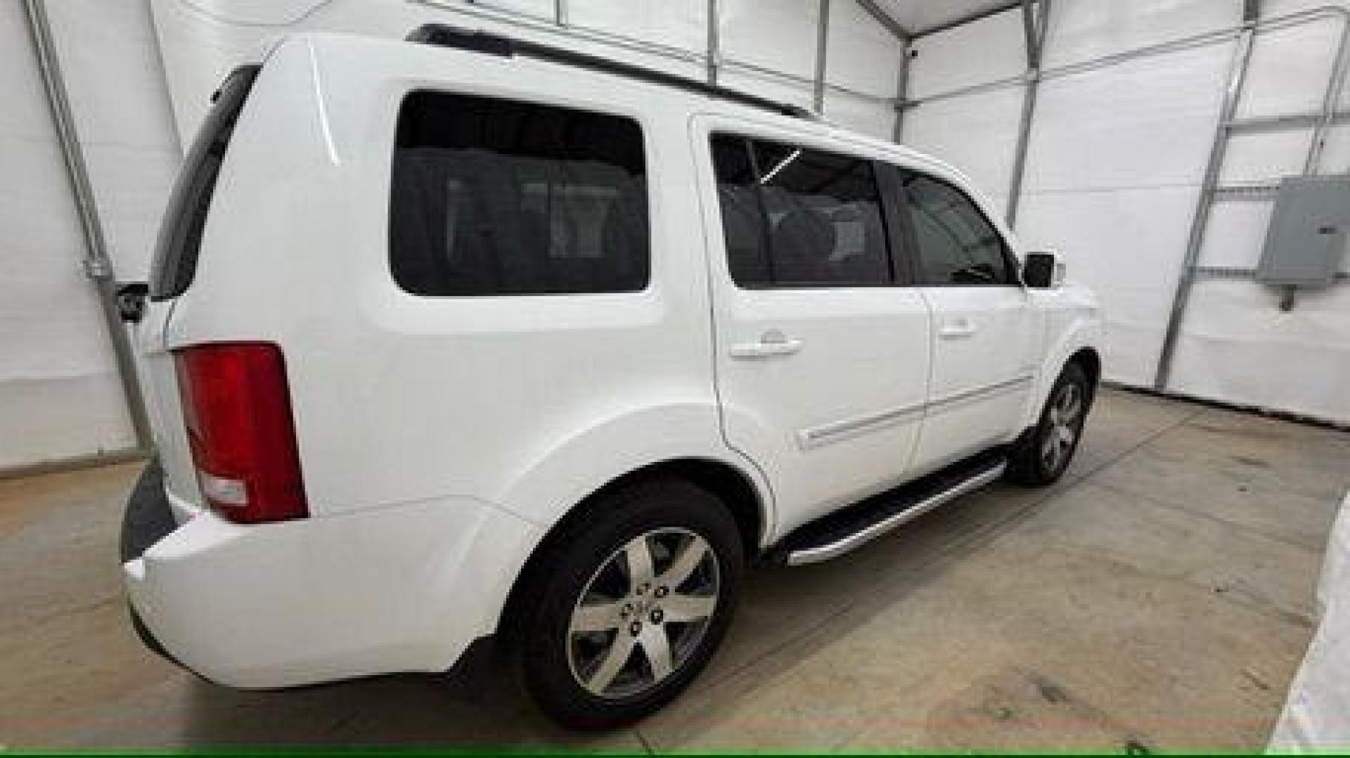 2012 White Honda Pilot Touring 4WD 5-Spd AT (5FNYF4H9XCB) with an 3.5L V6 SOHC 24V engine, 5-Speed Automatic transmission, located at 1806 Veterans Memorial Hwy SW, Austell, GA, 30168, (770) 944-9558, 33.817959, -84.606987 - Photo#6