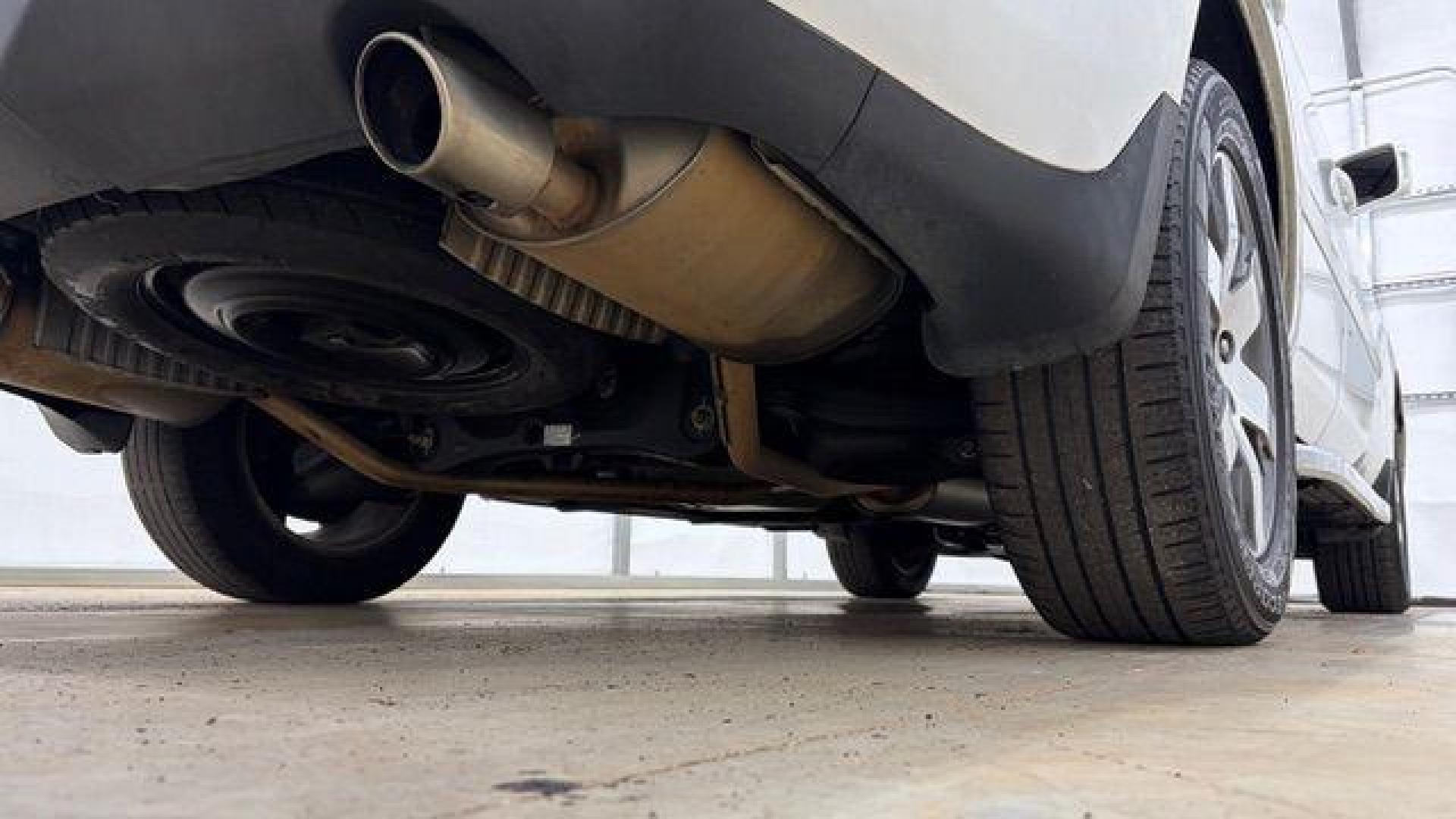 2012 White Honda Pilot Touring 4WD 5-Spd AT (5FNYF4H9XCB) with an 3.5L V6 SOHC 24V engine, 5-Speed Automatic transmission, located at 1806 Veterans Memorial Hwy SW, Austell, GA, 30168, (770) 944-9558, 33.817959, -84.606987 - Photo#23