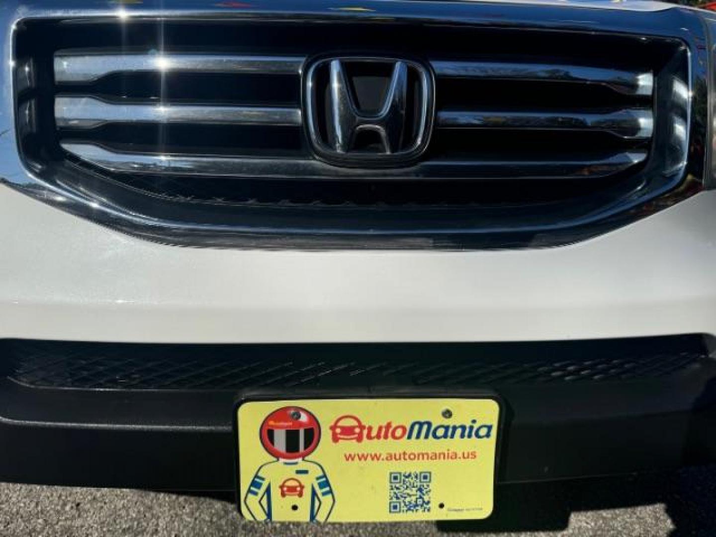 2012 White Honda Pilot Touring 4WD 5-Spd AT with DVD (5FNYF4H9XCB) with an 3.5L V6 SOHC 24V engine, 5-Speed Automatic transmission, located at 1806 Veterans Memorial Hwy SW, Austell, GA, 30168, (770) 944-9558, 33.817959, -84.606987 - Photo#22