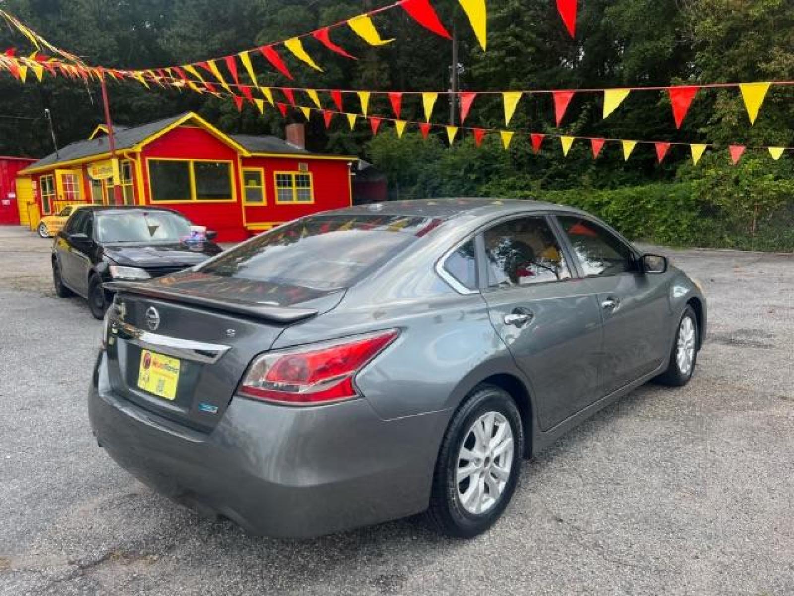 2014 Gray Nissan Altima 2.5 S (1N4AL3AP4EC) with an 2.5L L4 DOHC 16V engine, Continuously Variable Transmission transmission, located at 1806 Veterans Memorial Hwy SW, Austell, GA, 30168, (770) 944-9558, 33.817959, -84.606987 - Photo #3