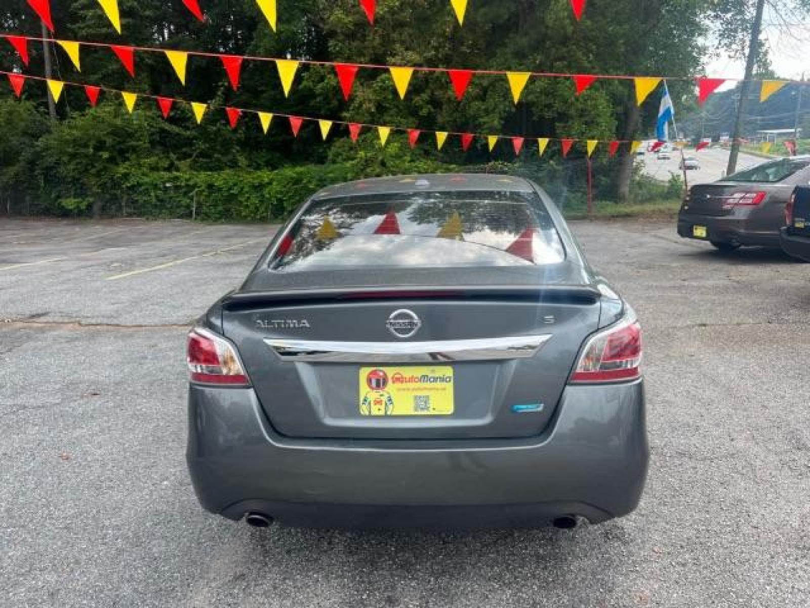2014 Gray Nissan Altima 2.5 S (1N4AL3AP4EC) with an 2.5L L4 DOHC 16V engine, Continuously Variable Transmission transmission, located at 1806 Veterans Memorial Hwy SW, Austell, GA, 30168, (770) 944-9558, 33.817959, -84.606987 - Photo #4