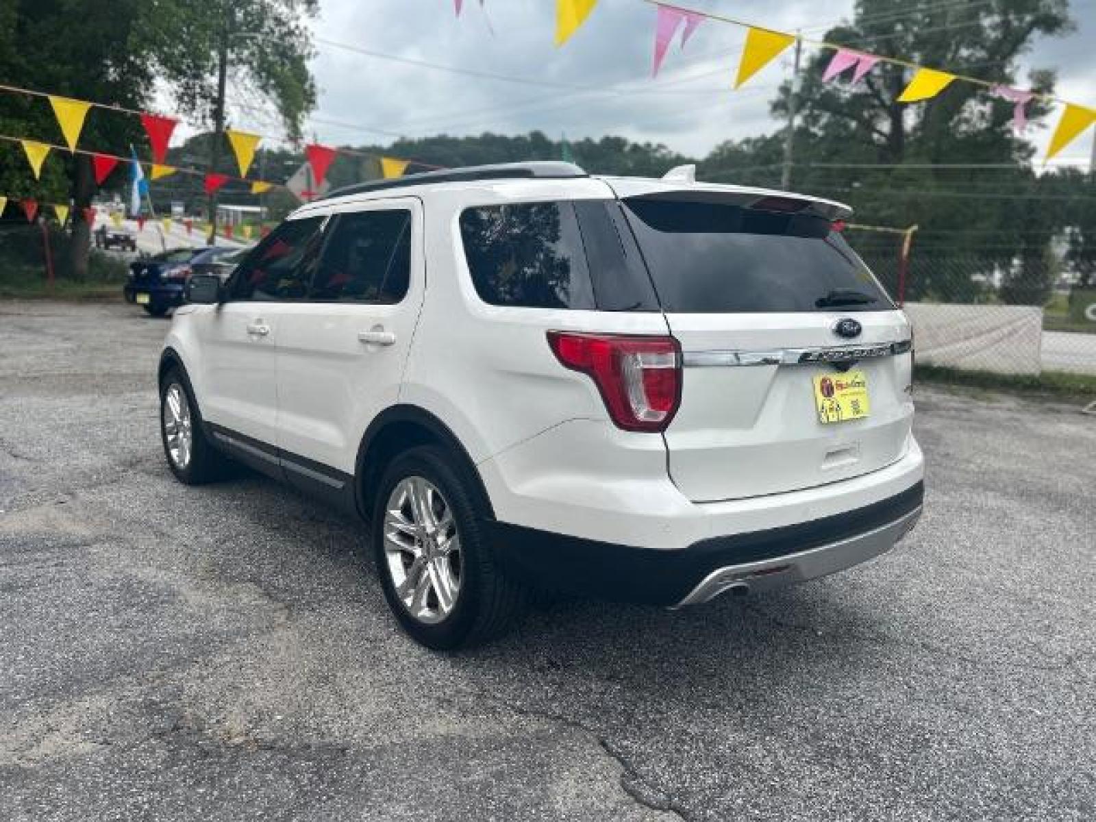 2016 White Ford Explorer XLT FWD (1FM5K7D80GG) with an 3.5L V6 DOHC 24V engine, 6-Speed Automatic transmission, located at 1806 Veterans Memorial Hwy SW, Austell, GA, 30168, (770) 944-9558, 33.817959, -84.606987 - Photo #5