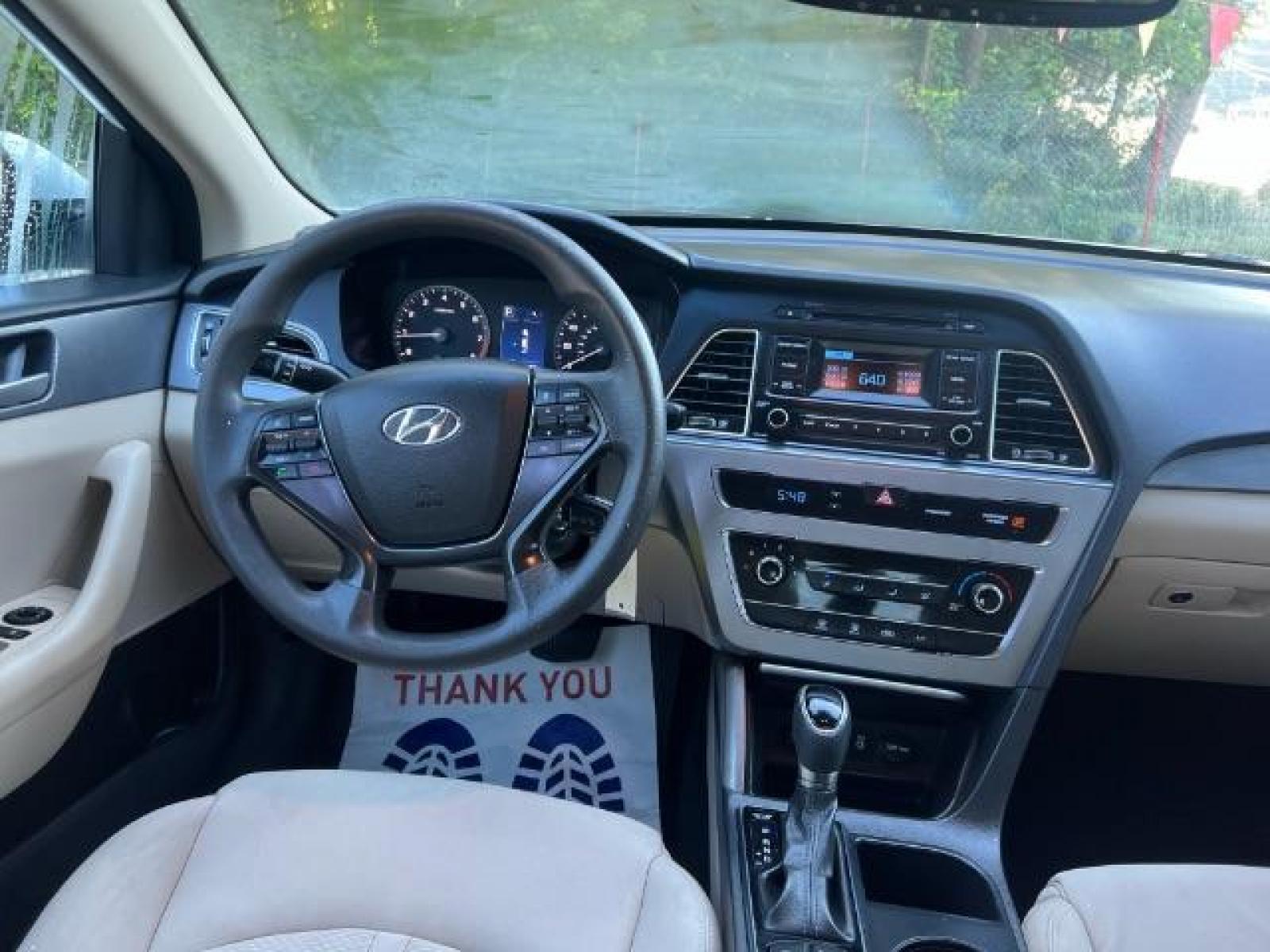 2015 White Hyundai Sonata SE (5NPE24AF8FH) with an 2.4L L4 DOHC 16V engine, 7-Speed Automatic transmission, located at 1806 Veterans Memorial Hwy SW, Austell, GA, 30168, (770) 944-9558, 33.817959, -84.606987 - Photo #12