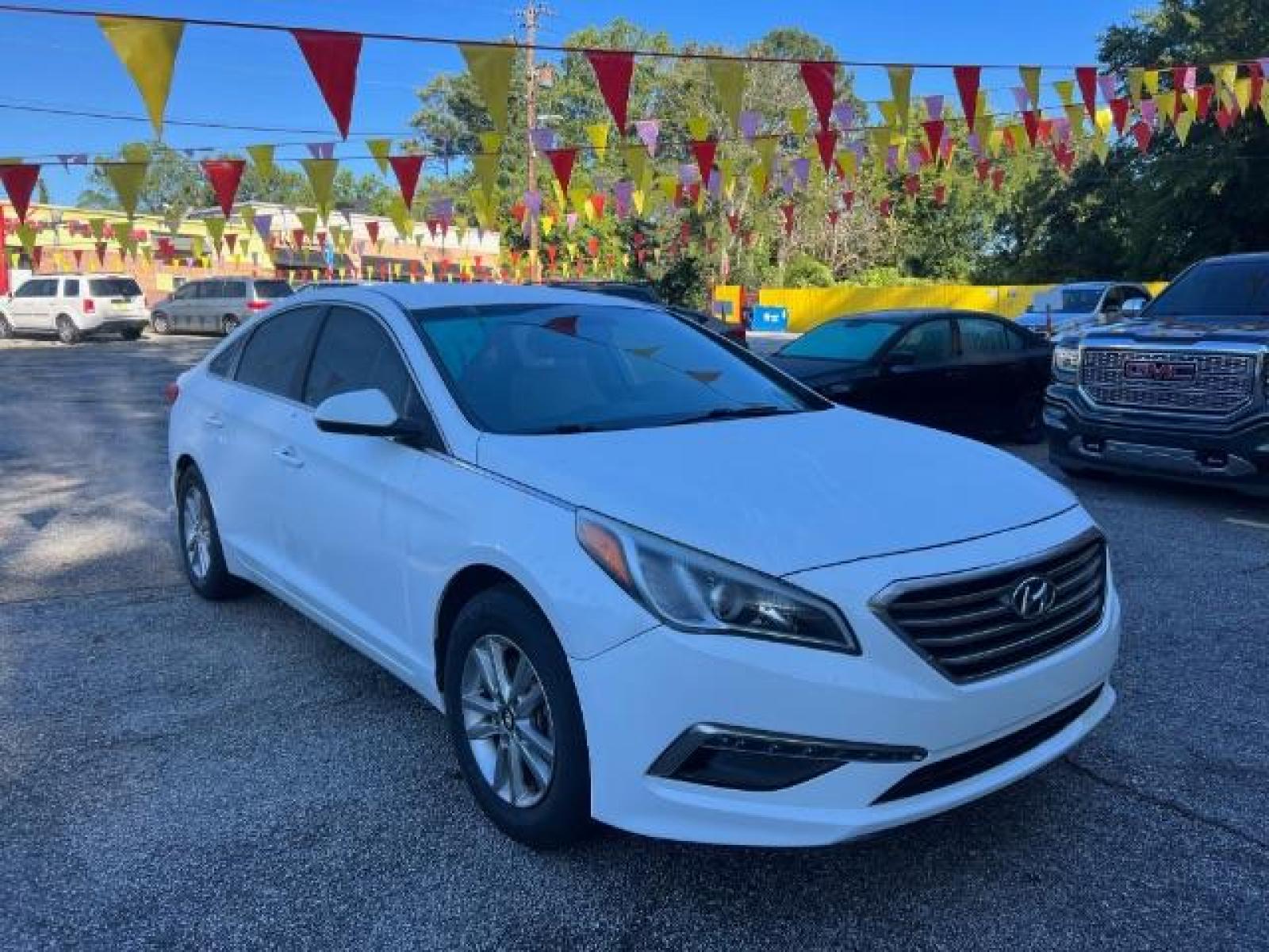 2015 White Hyundai Sonata SE (5NPE24AF8FH) with an 2.4L L4 DOHC 16V engine, 7-Speed Automatic transmission, located at 1806 Veterans Memorial Hwy SW, Austell, GA, 30168, (770) 944-9558, 33.817959, -84.606987 - Photo #2