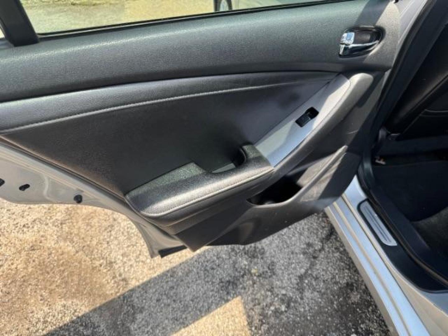 2012 Silver Nissan Altima 2.5 S (1N4AL2AP7CN) with an 2.5L L4 DOHC 16V engine, Continuously Variabl transmission, located at 1806 Veterans Memorial Hwy SW, Austell, GA, 30168, (770) 944-9558, 33.817959, -84.606987 - Photo#6