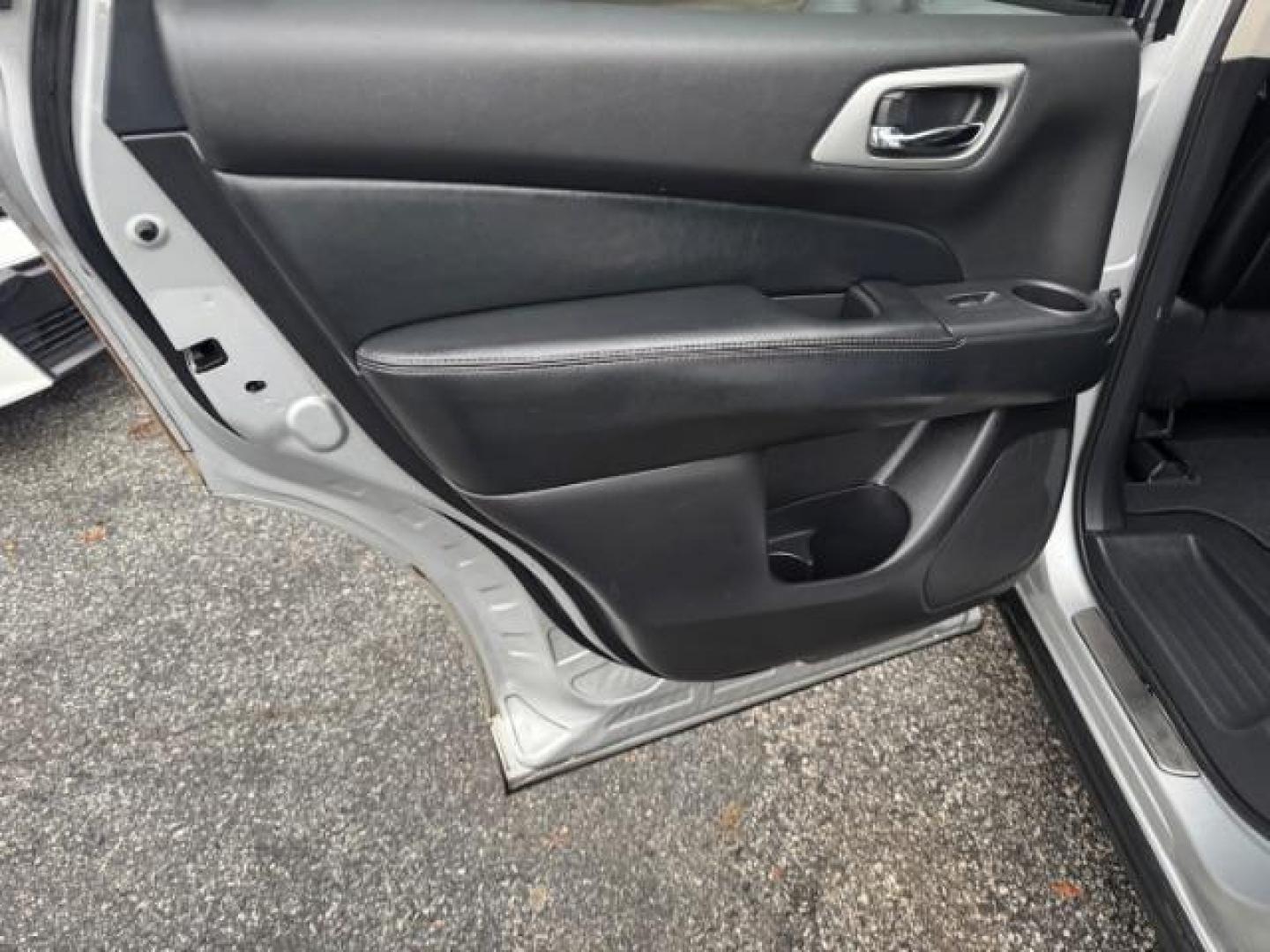 2013 Silver Nissan Pathfinder Platinum 2WD (5N1AR2MN5DC) with an 3.5L V6 DOHC 24V engine, Continuously Variable Transmission transmission, located at 1806 Veterans Memorial Hwy SW, Austell, GA, 30168, (770) 944-9558, 33.817959, -84.606987 - Photo#9