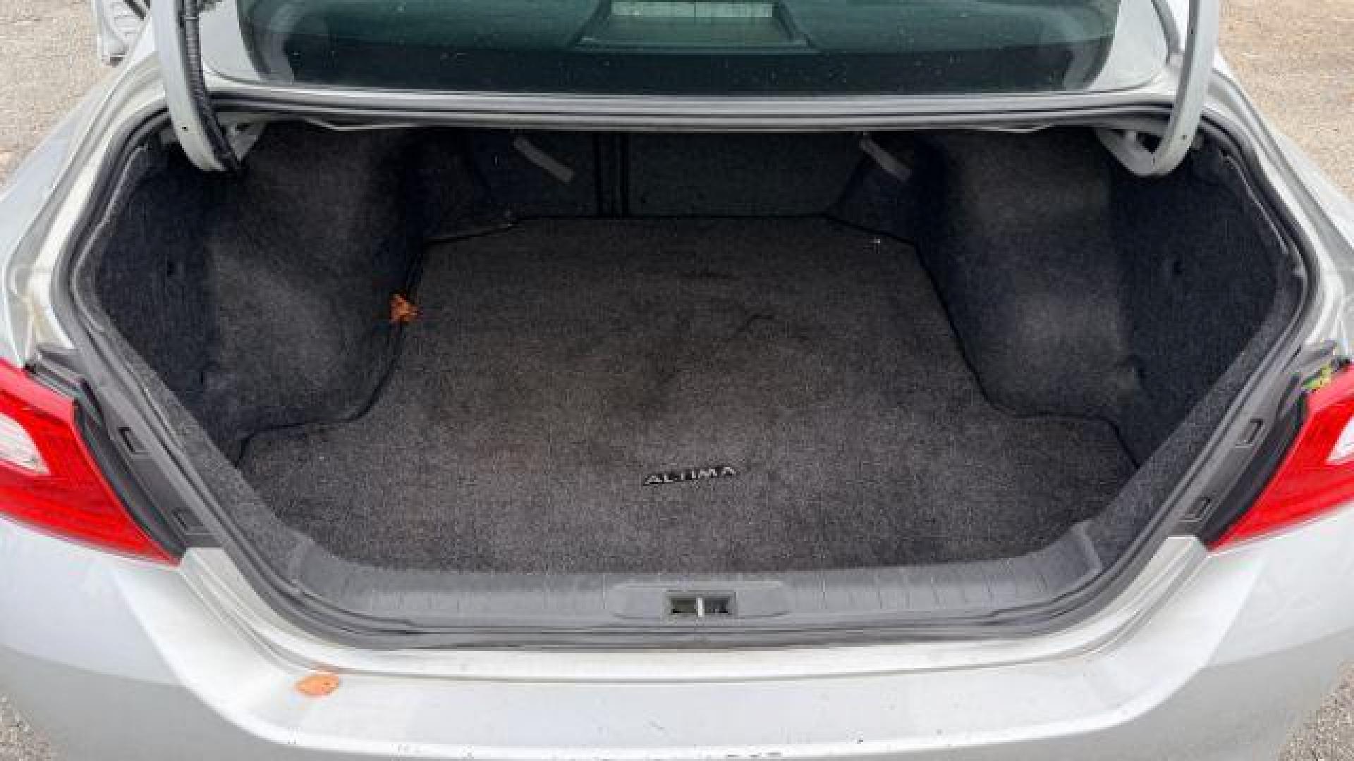 2017 Silver Nissan Altima 2.5 (1N4AL3AP6HN) with an 2.5L L4 DOHC 16V engine, Continuously Variabl transmission, located at 1806 Veterans Memorial Hwy SW, Austell, GA, 30168, (770) 944-9558, 33.817959, -84.606987 - Photo#6