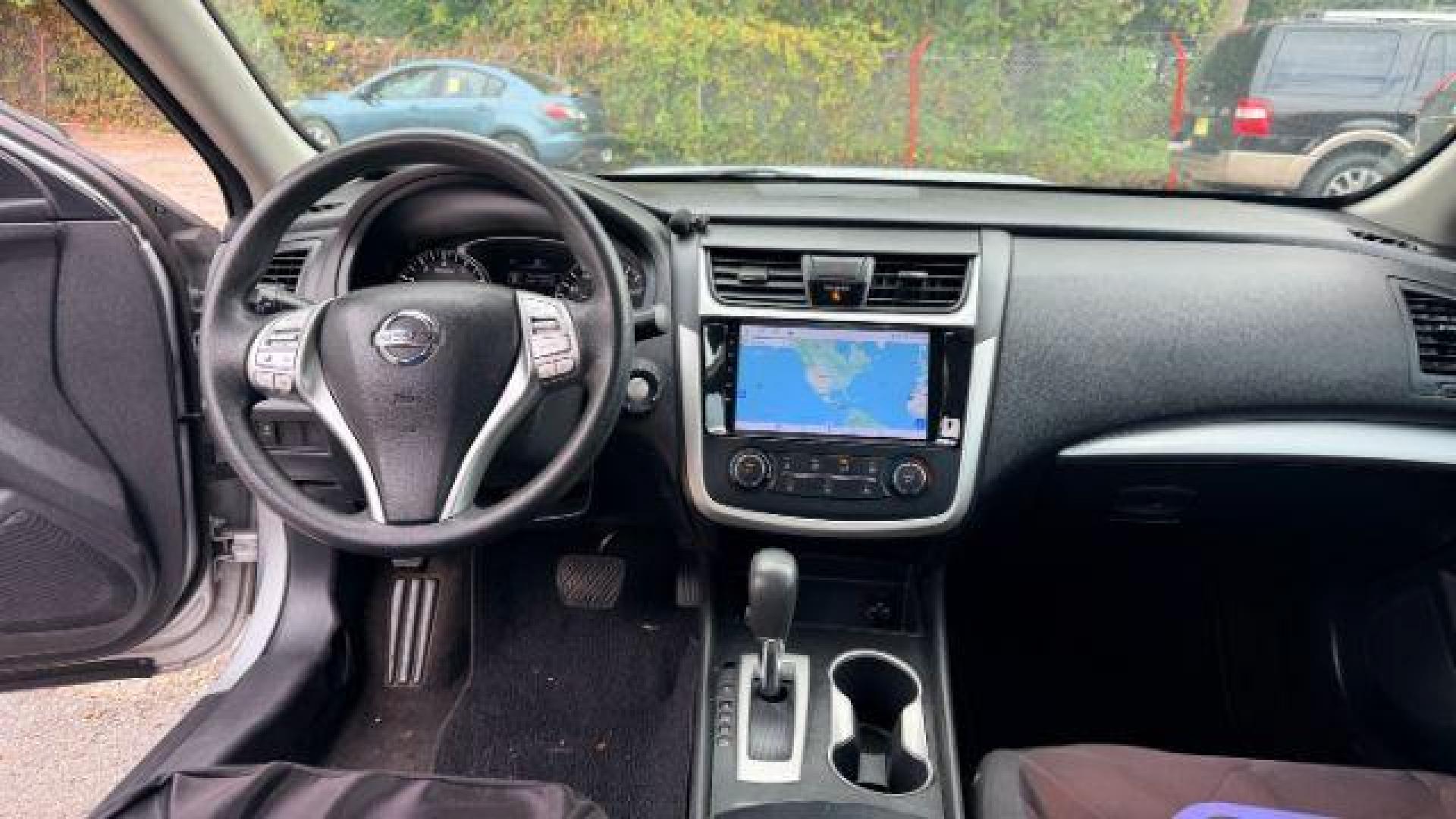 2017 Silver Nissan Altima 2.5 (1N4AL3AP6HN) with an 2.5L L4 DOHC 16V engine, Continuously Variabl transmission, located at 1806 Veterans Memorial Hwy SW, Austell, GA, 30168, (770) 944-9558, 33.817959, -84.606987 - Photo#8