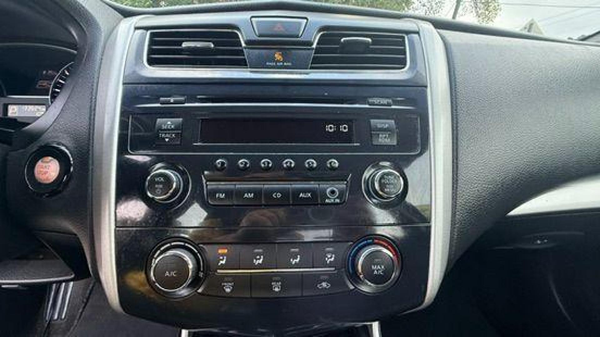 2014 Black Nissan Altima 2.5 (1N4AL3AP2EC) with an 2.5L L4 DOHC 16V engine, Continuously Variable Transmission transmission, located at 1806 Veterans Memorial Hwy SW, Austell, GA, 30168, (770) 944-9558, 33.817959, -84.606987 - Photo#12