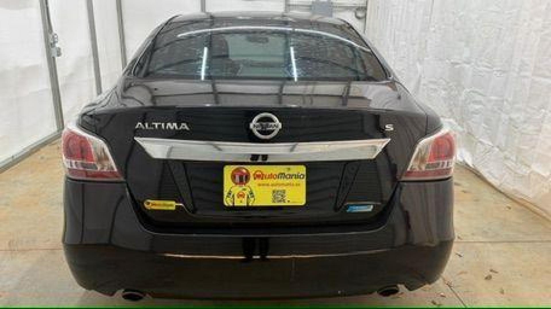 2014 Black Nissan Altima 2.5 (1N4AL3AP2EC) with an 2.5L L4 DOHC 16V engine, Continuously Variabl transmission, located at 1806 Veterans Memorial Hwy SW, Austell, GA, 30168, (770) 944-9558, 33.817959, -84.606987 - Photo#4