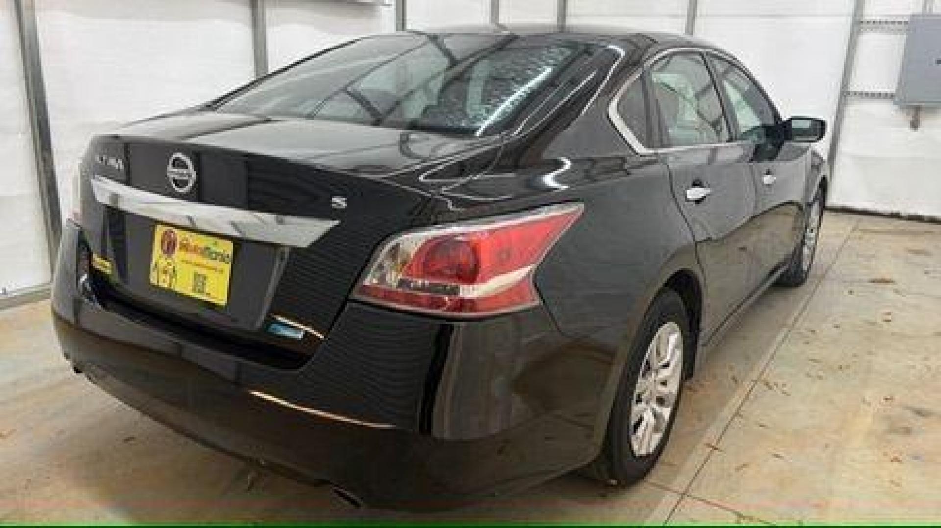 2014 Black Nissan Altima 2.5 (1N4AL3AP2EC) with an 2.5L L4 DOHC 16V engine, Continuously Variabl transmission, located at 1806 Veterans Memorial Hwy SW, Austell, GA, 30168, (770) 944-9558, 33.817959, -84.606987 - Photo#5