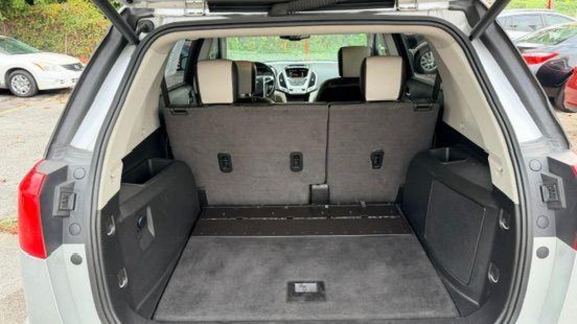 2016 Silver GMC Terrain SLT FWD (2GKALPEK4G6) with an 2.4L L4 DOHC 16V engine, 6-Speed Automatic transmission, located at 1806 Veterans Memorial Hwy SW, Austell, GA, 30168, (770) 944-9558, 33.817959, -84.606987 - Photo#6