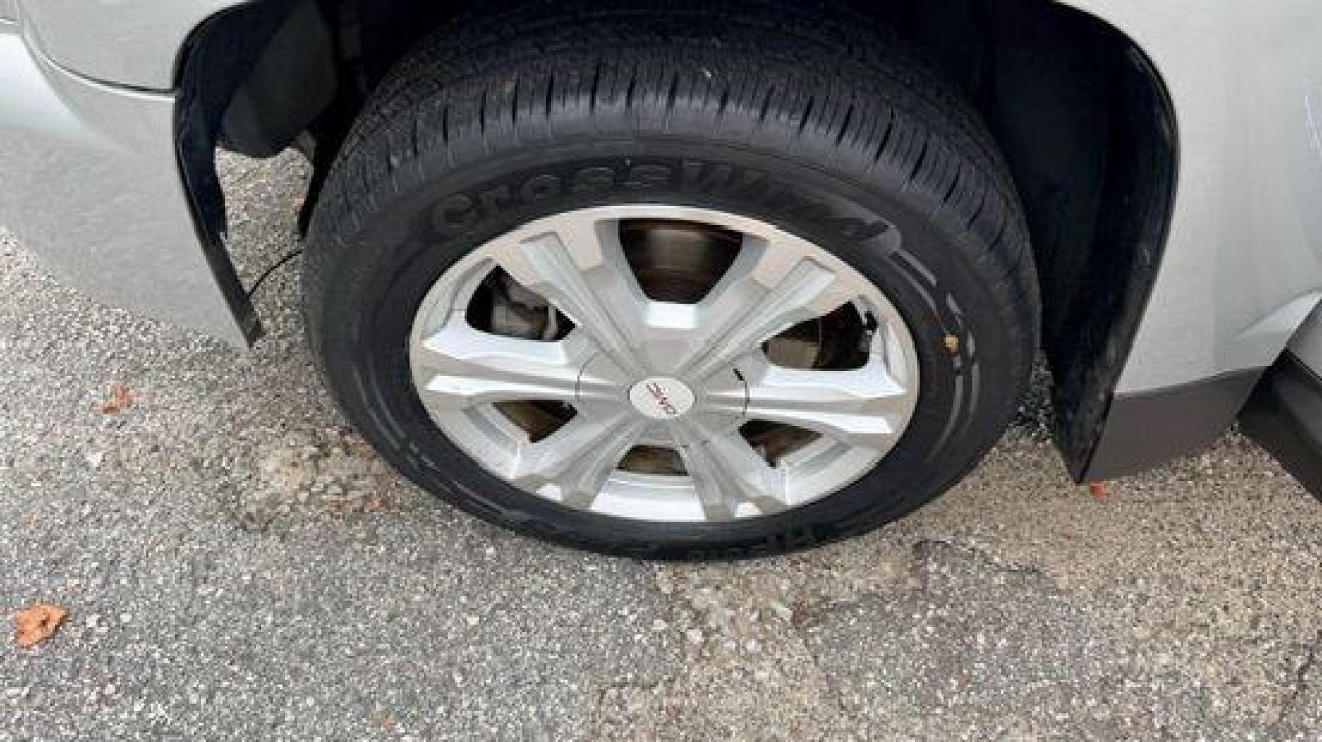 2016 Silver GMC Terrain SLT FWD (2GKALPEK4G6) with an 2.4L L4 DOHC 16V engine, 6-Speed Automatic transmission, located at 1806 Veterans Memorial Hwy SW, Austell, GA, 30168, (770) 944-9558, 33.817959, -84.606987 - Photo#14