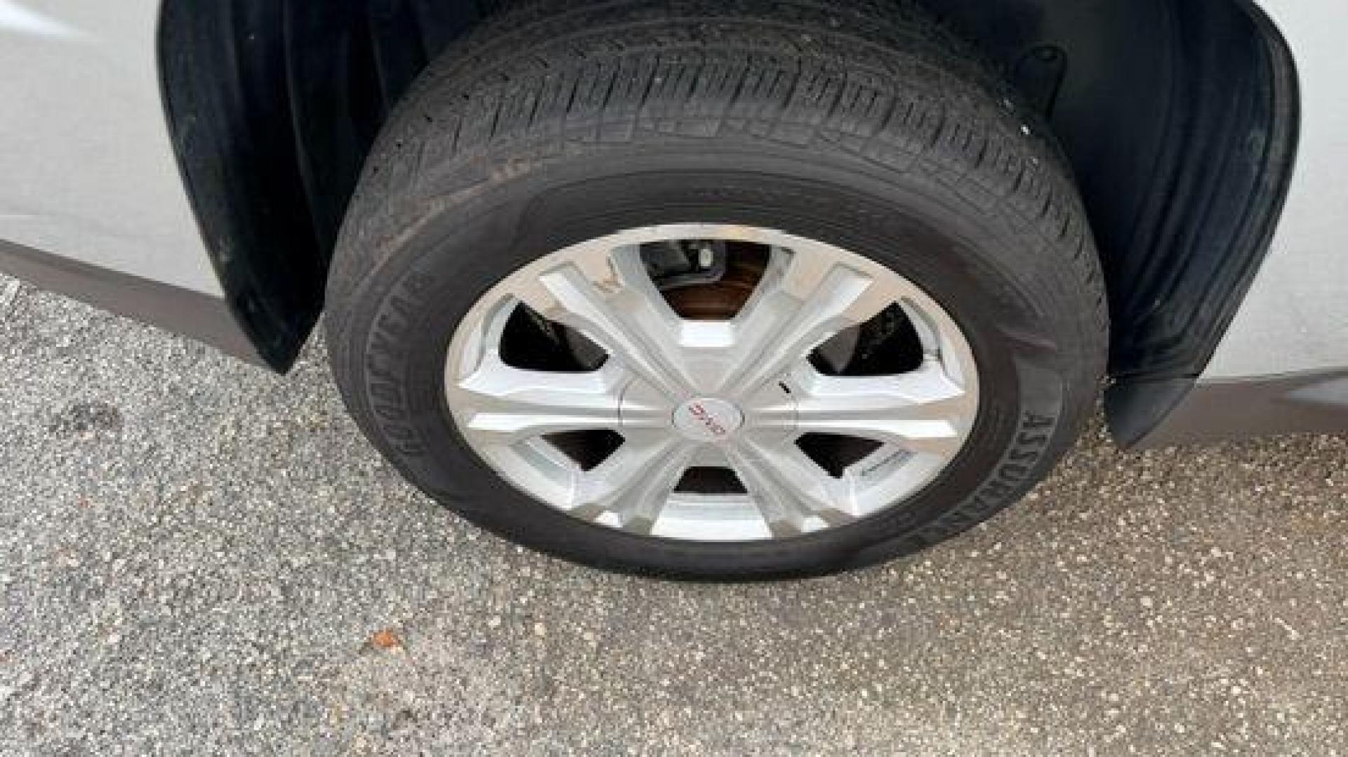 2016 Silver GMC Terrain SLT FWD (2GKALPEK4G6) with an 2.4L L4 DOHC 16V engine, 6-Speed Automatic transmission, located at 1806 Veterans Memorial Hwy SW, Austell, GA, 30168, (770) 944-9558, 33.817959, -84.606987 - Photo#16