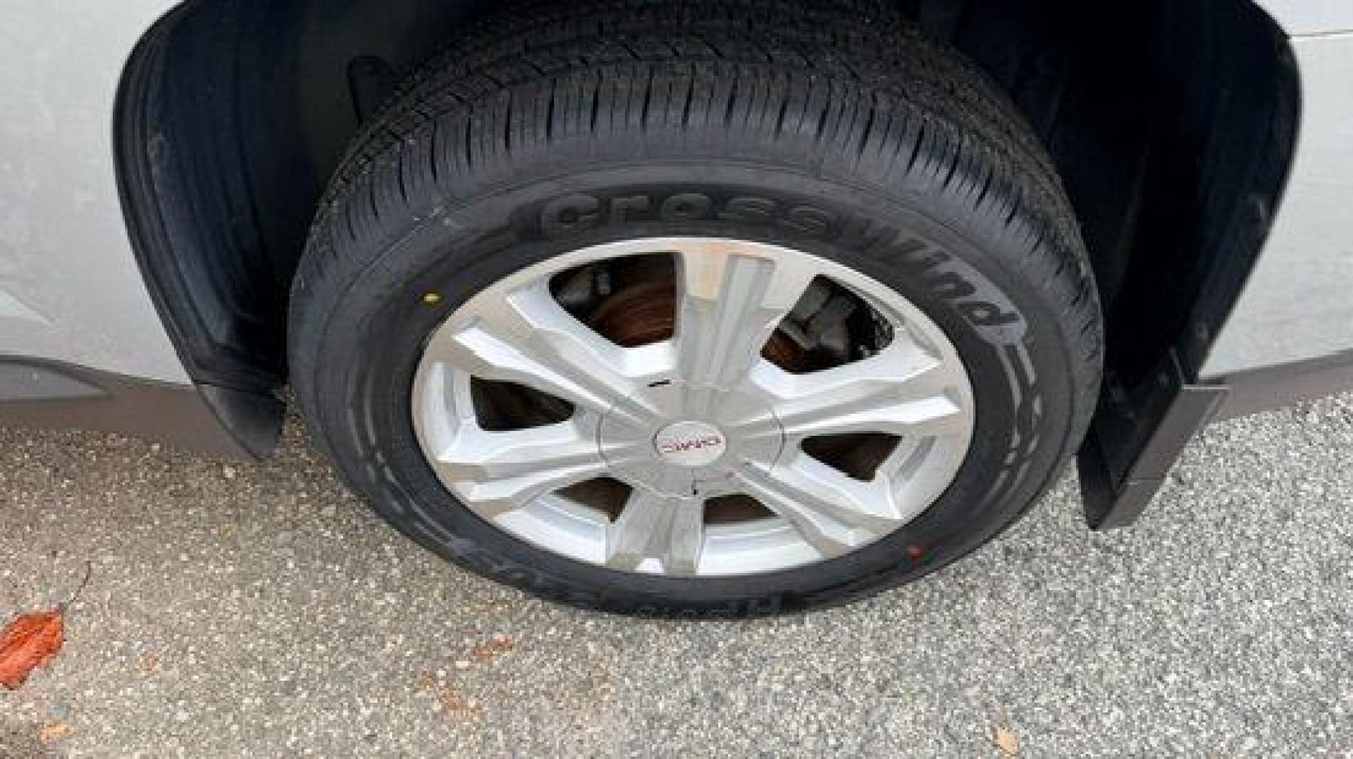 2016 Silver GMC Terrain SLT FWD (2GKALPEK4G6) with an 2.4L L4 DOHC 16V engine, 6-Speed Automatic transmission, located at 1806 Veterans Memorial Hwy SW, Austell, GA, 30168, (770) 944-9558, 33.817959, -84.606987 - Photo#17