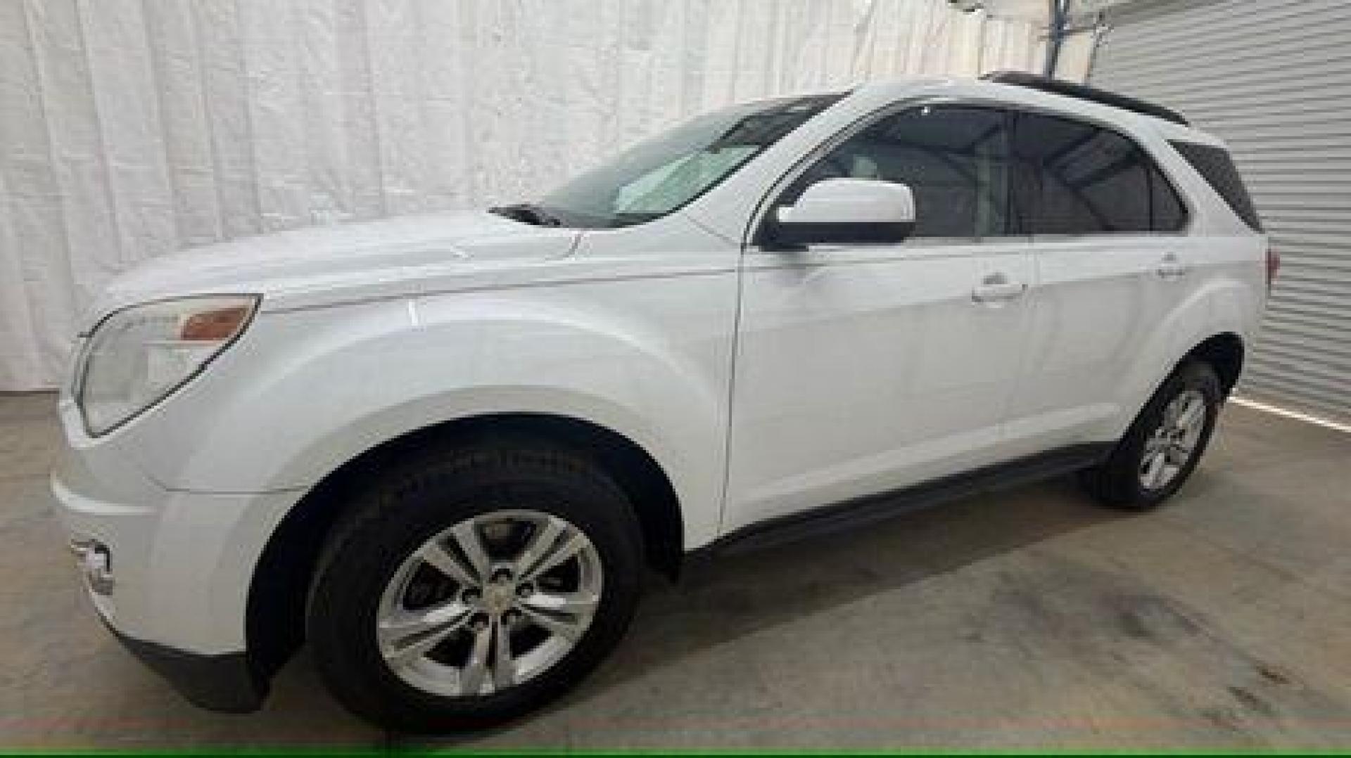 2014 White Chevrolet Equinox 2LT 2WD (2GNALCEKXE6) with an 2.4L L4 DOHC 16V FFV engine, 6-Speed Automatic transmission, located at 1806 Veterans Memorial Hwy SW, Austell, GA, 30168, (770) 944-9558, 33.817959, -84.606987 - Photo#1