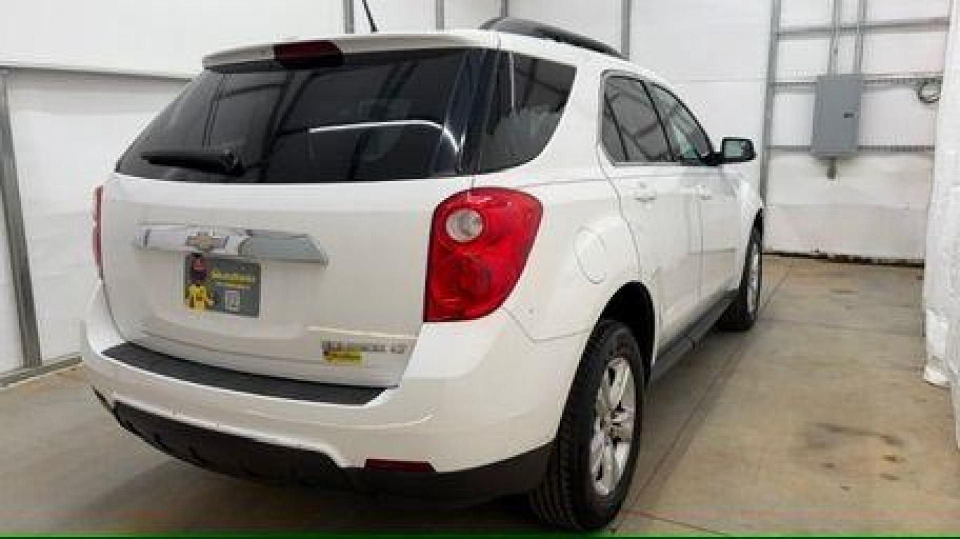 2014 White Chevrolet Equinox 2LT 2WD (2GNALCEKXE6) with an 2.4L L4 DOHC 16V FFV engine, 6-Speed Automatic transmission, located at 1806 Veterans Memorial Hwy SW, Austell, GA, 30168, (770) 944-9558, 33.817959, -84.606987 - Photo#5