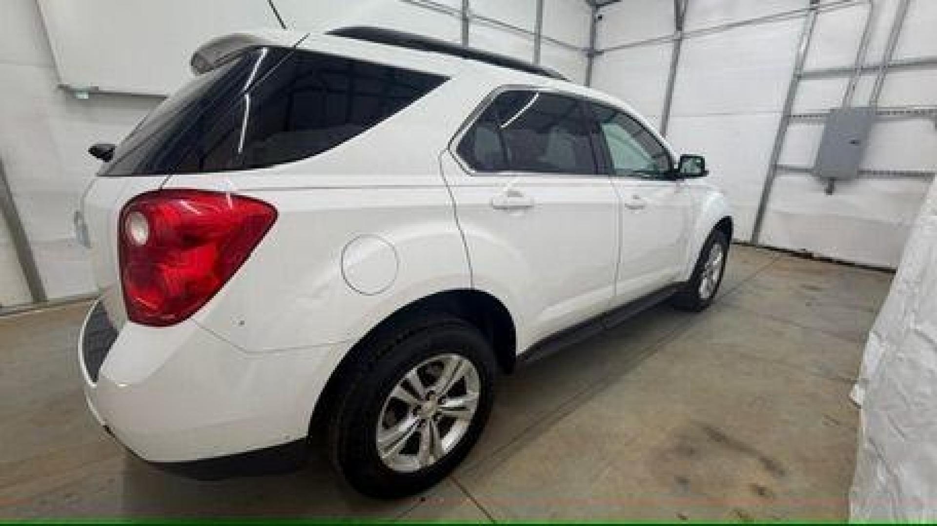 2014 White Chevrolet Equinox 2LT 2WD (2GNALCEKXE6) with an 2.4L L4 DOHC 16V FFV engine, 6-Speed Automatic transmission, located at 1806 Veterans Memorial Hwy SW, Austell, GA, 30168, (770) 944-9558, 33.817959, -84.606987 - Photo#6
