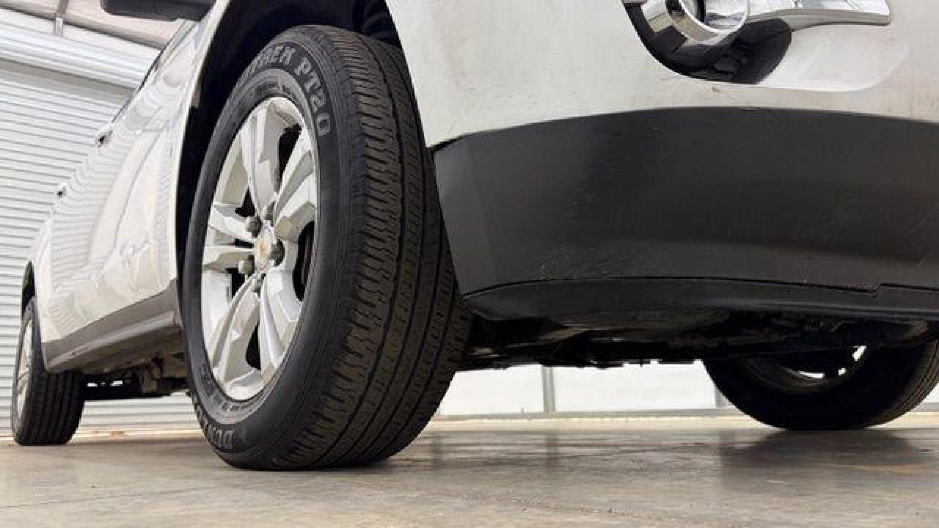 2014 White Chevrolet Equinox 2LT 2WD (2GNALCEKXE6) with an 2.4L L4 DOHC 16V FFV engine, 6-Speed Automatic transmission, located at 1806 Veterans Memorial Hwy SW, Austell, GA, 30168, (770) 944-9558, 33.817959, -84.606987 - Photo#19