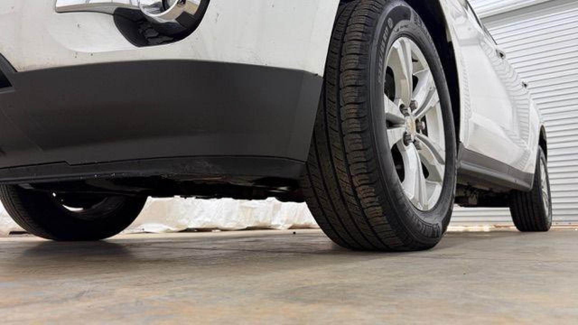 2014 White Chevrolet Equinox 2LT 2WD (2GNALCEKXE6) with an 2.4L L4 DOHC 16V FFV engine, 6-Speed Automatic transmission, located at 1806 Veterans Memorial Hwy SW, Austell, GA, 30168, (770) 944-9558, 33.817959, -84.606987 - Photo#20