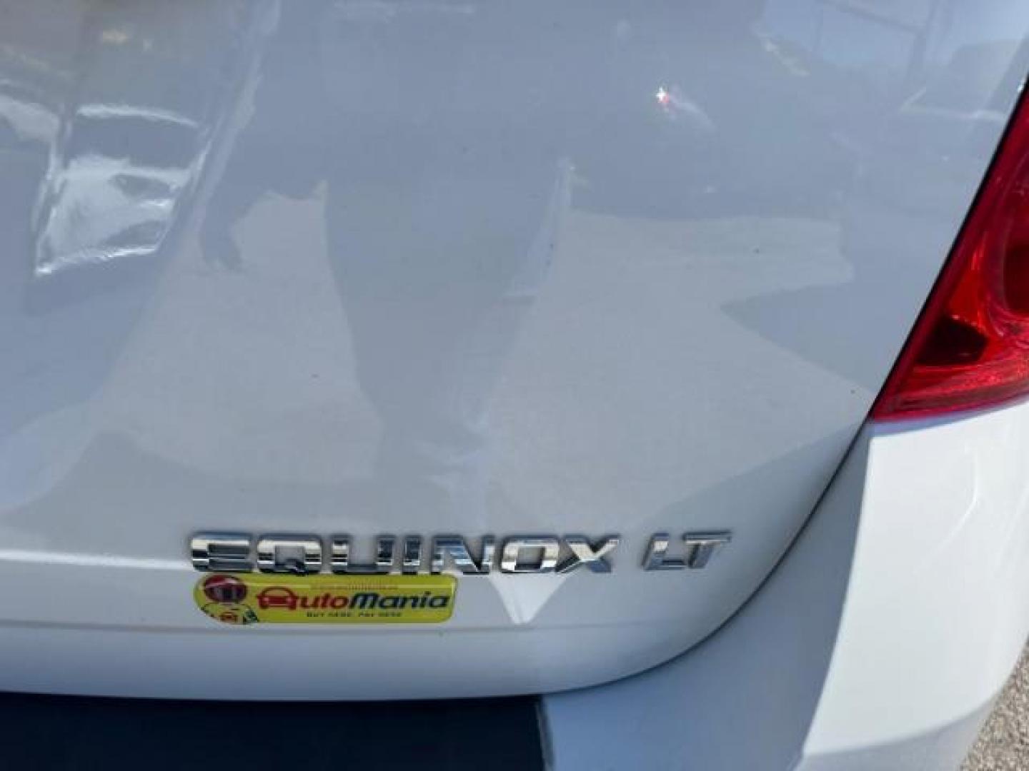 2014 White Chevrolet Equinox 2LT 2WD (2GNALCEKXE6) with an 2.4L L4 DOHC 16V FFV engine, 6-Speed Automatic transmission, located at 1806 Veterans Memorial Hwy SW, Austell, GA, 30168, (770) 944-9558, 33.817959, -84.606987 - Photo#10