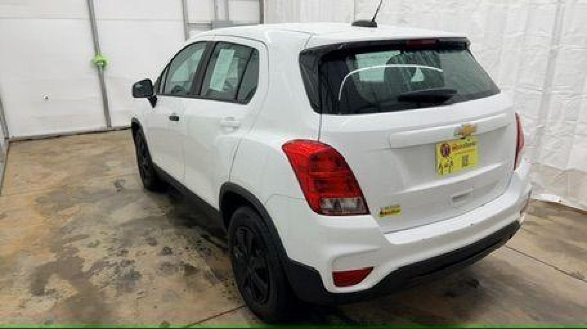 2017 White Chevrolet Trax LS FWD (KL7CJKSB8HB) with an 1.4L L4 DOHC 16V engine, 6-Speed Automatic transmission, located at 1806 Veterans Memorial Hwy SW, Austell, GA, 30168, (770) 944-9558, 33.817959, -84.606987 - Photo#3