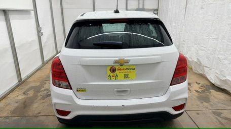 2017 White Chevrolet Trax LS FWD (KL7CJKSB8HB) with an 1.4L L4 DOHC 16V engine, 6-Speed Automatic transmission, located at 1806 Veterans Memorial Hwy SW, Austell, GA, 30168, (770) 944-9558, 33.817959, -84.606987 - Photo#4