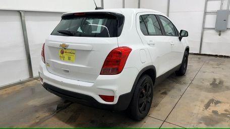 2017 White Chevrolet Trax LS FWD (KL7CJKSB8HB) with an 1.4L L4 DOHC 16V engine, 6-Speed Automatic transmission, located at 1806 Veterans Memorial Hwy SW, Austell, GA, 30168, (770) 944-9558, 33.817959, -84.606987 - Photo#5