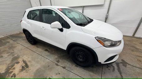 2017 White Chevrolet Trax LS FWD (KL7CJKSB8HB) with an 1.4L L4 DOHC 16V engine, 6-Speed Automatic transmission, located at 1806 Veterans Memorial Hwy SW, Austell, GA, 30168, (770) 944-9558, 33.817959, -84.606987 - Photo#7