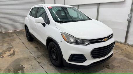 2017 White Chevrolet Trax LS FWD (KL7CJKSB8HB) with an 1.4L L4 DOHC 16V engine, 6-Speed Automatic transmission, located at 1806 Veterans Memorial Hwy SW, Austell, GA, 30168, (770) 944-9558, 33.817959, -84.606987 - Photo#8