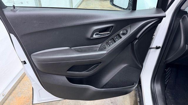 2017 White Chevrolet Trax LS FWD (KL7CJKSB8HB) with an 1.4L L4 DOHC 16V engine, 6-Speed Automatic transmission, located at 1806 Veterans Memorial Hwy SW, Austell, GA, 30168, (770) 944-9558, 33.817959, -84.606987 - Photo#10