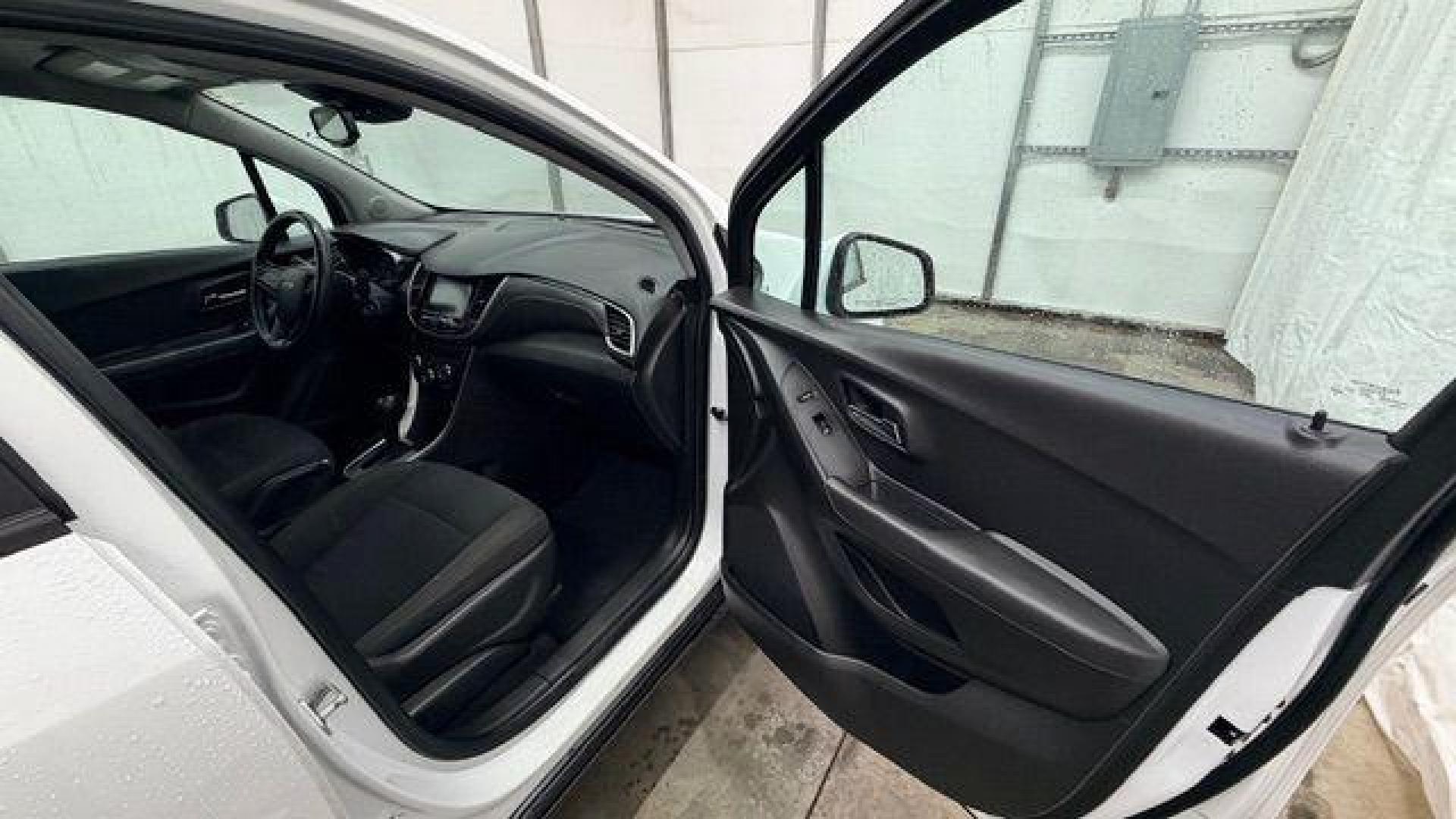 2017 White Chevrolet Trax LS FWD (KL7CJKSB8HB) with an 1.4L L4 DOHC 16V engine, 6-Speed Automatic transmission, located at 1806 Veterans Memorial Hwy SW, Austell, GA, 30168, (770) 944-9558, 33.817959, -84.606987 - Photo#18