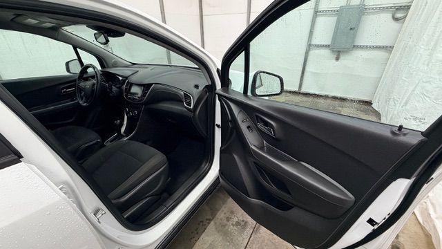 2017 White Chevrolet Trax LS FWD (KL7CJKSB8HB) with an 1.4L L4 DOHC 16V engine, 6-Speed Automatic transmission, located at 1806 Veterans Memorial Hwy SW, Austell, GA, 30168, (770) 944-9558, 33.817959, -84.606987 - Photo#18