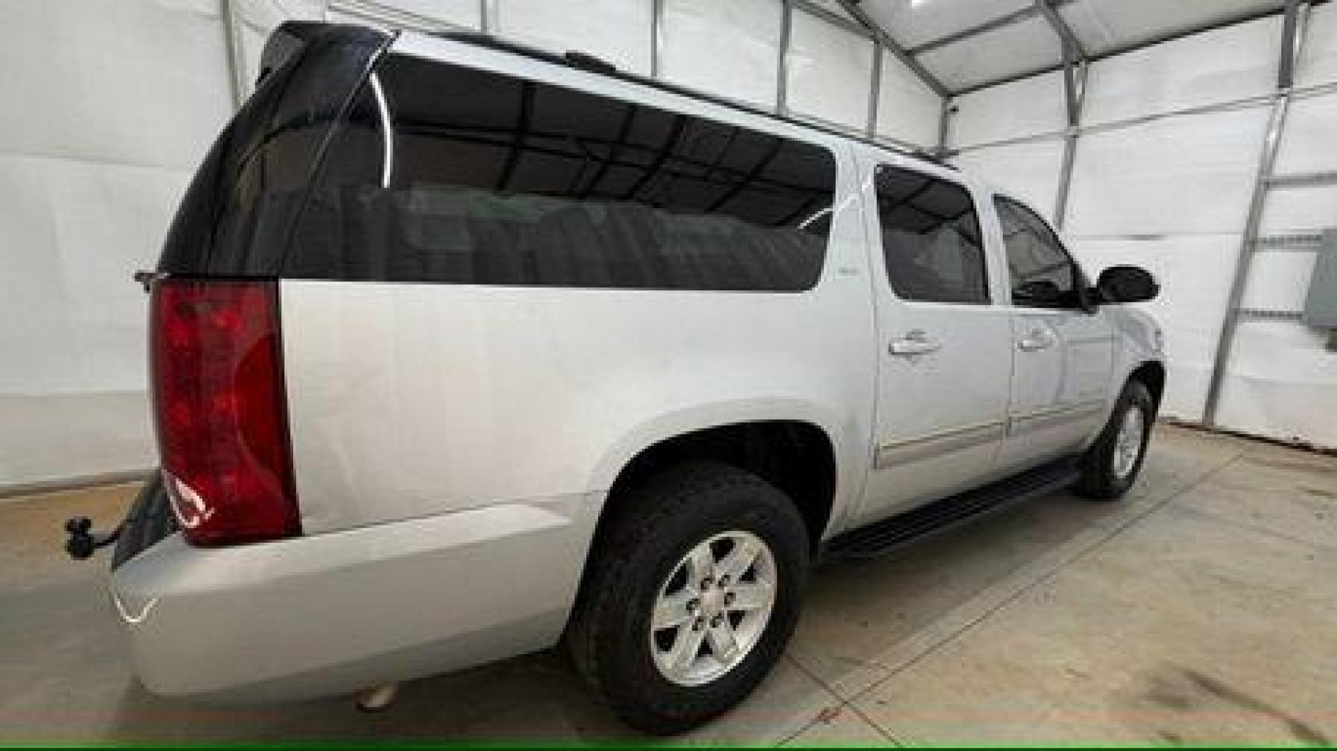 2014 Gray GMC Yukon XL SLT 1/2 Ton 2WD (1GKS1KE01ER) with an 5.3L V8 OHV 16V FFV engine, 6-Speed Automatic transmission, located at 1806 Veterans Memorial Hwy SW, Austell, GA, 30168, (770) 944-9558, 33.817959, -84.606987 - Photo#6