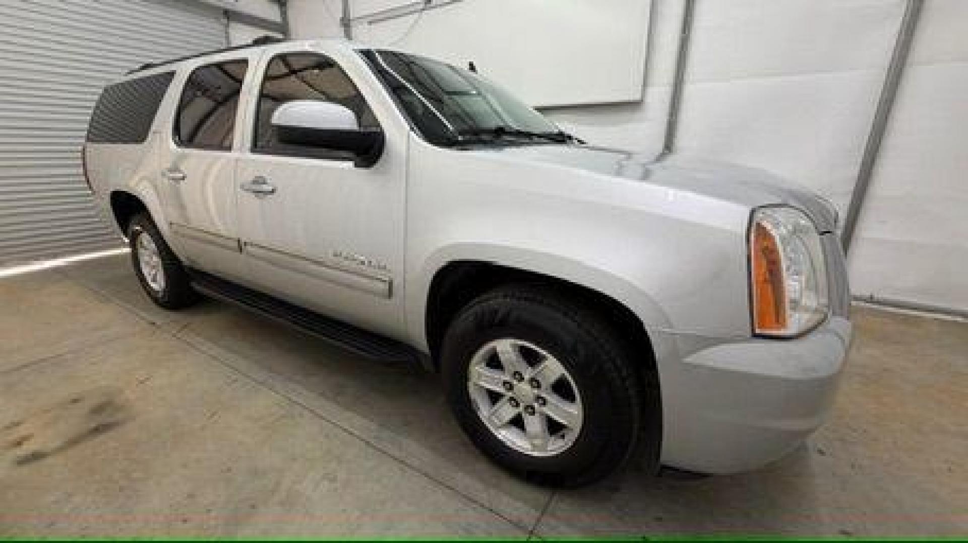 2014 Gray GMC Yukon XL SLT 1/2 Ton 2WD (1GKS1KE01ER) with an 5.3L V8 OHV 16V FFV engine, 6-Speed Automatic transmission, located at 1806 Veterans Memorial Hwy SW, Austell, GA, 30168, (770) 944-9558, 33.817959, -84.606987 - Photo#7