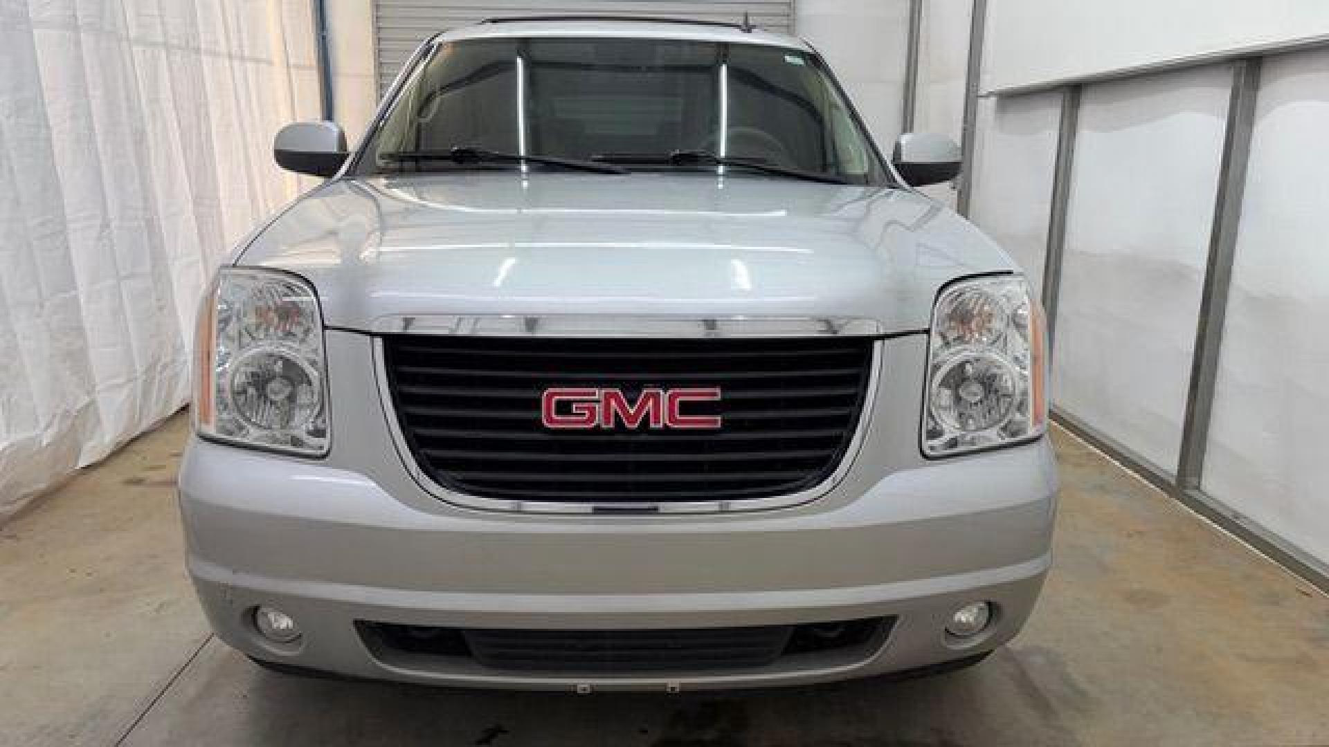 2014 Gray GMC Yukon XL SLT 1/2 Ton 2WD (1GKS1KE01ER) with an 5.3L V8 OHV 16V FFV engine, 6-Speed Automatic transmission, located at 1806 Veterans Memorial Hwy SW, Austell, GA, 30168, (770) 944-9558, 33.817959, -84.606987 - Photo#8
