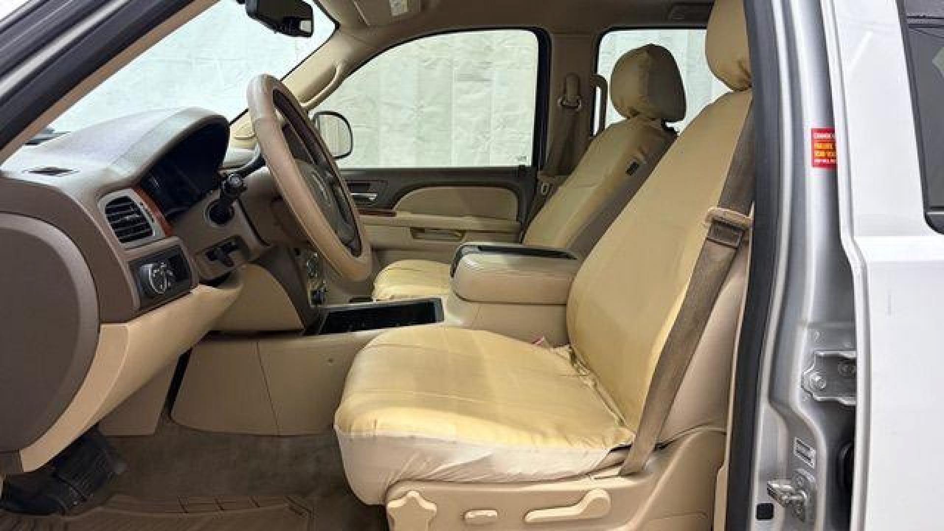 2014 Gray GMC Yukon XL SLT 1/2 Ton 2WD (1GKS1KE01ER) with an 5.3L V8 OHV 16V FFV engine, 6-Speed Automatic transmission, located at 1806 Veterans Memorial Hwy SW, Austell, GA, 30168, (770) 944-9558, 33.817959, -84.606987 - Photo#10