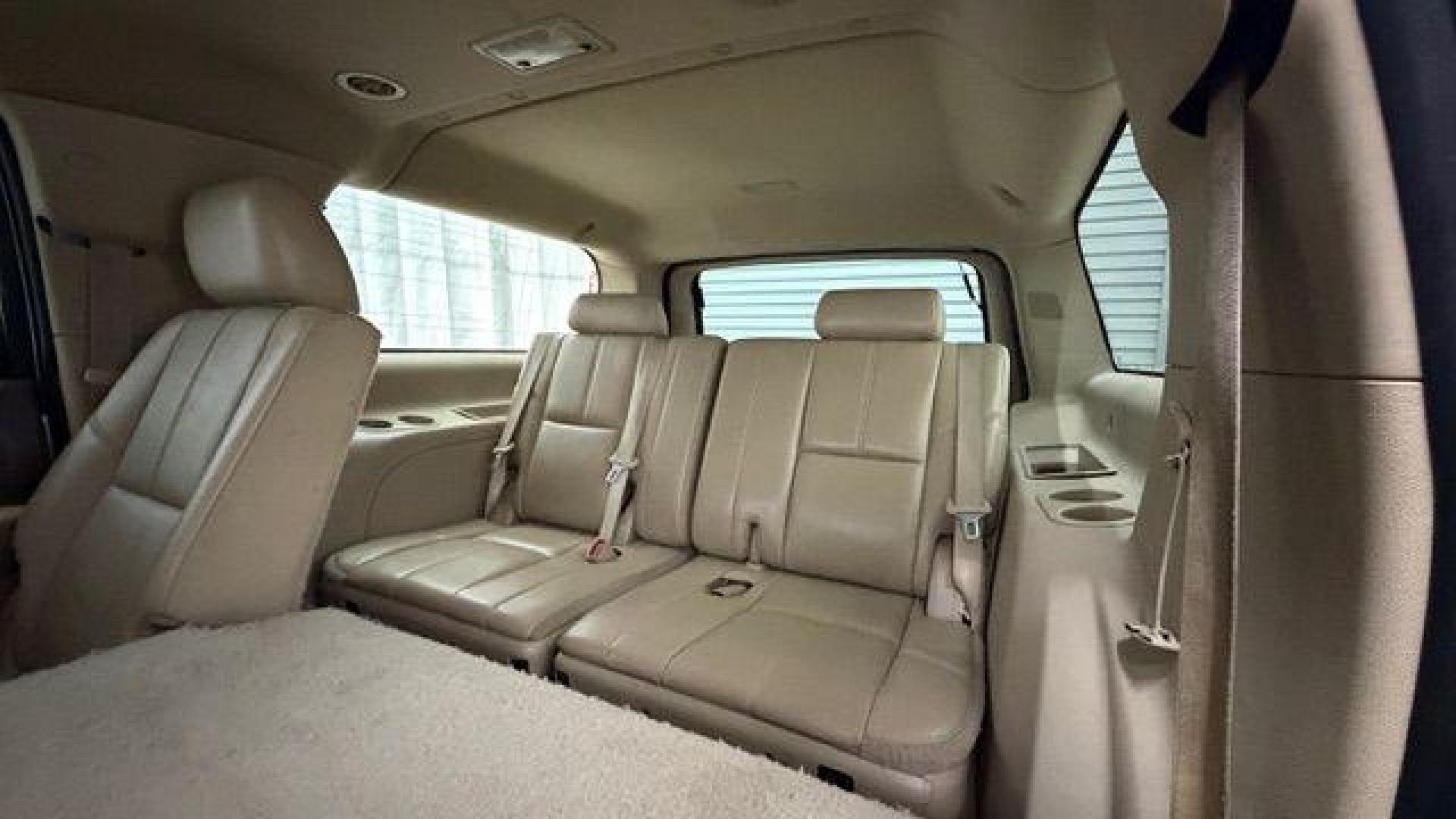 2014 Gray GMC Yukon XL SLT 1/2 Ton 2WD (1GKS1KE01ER) with an 5.3L V8 OHV 16V FFV engine, 6-Speed Automatic transmission, located at 1806 Veterans Memorial Hwy SW, Austell, GA, 30168, (770) 944-9558, 33.817959, -84.606987 - Photo#14