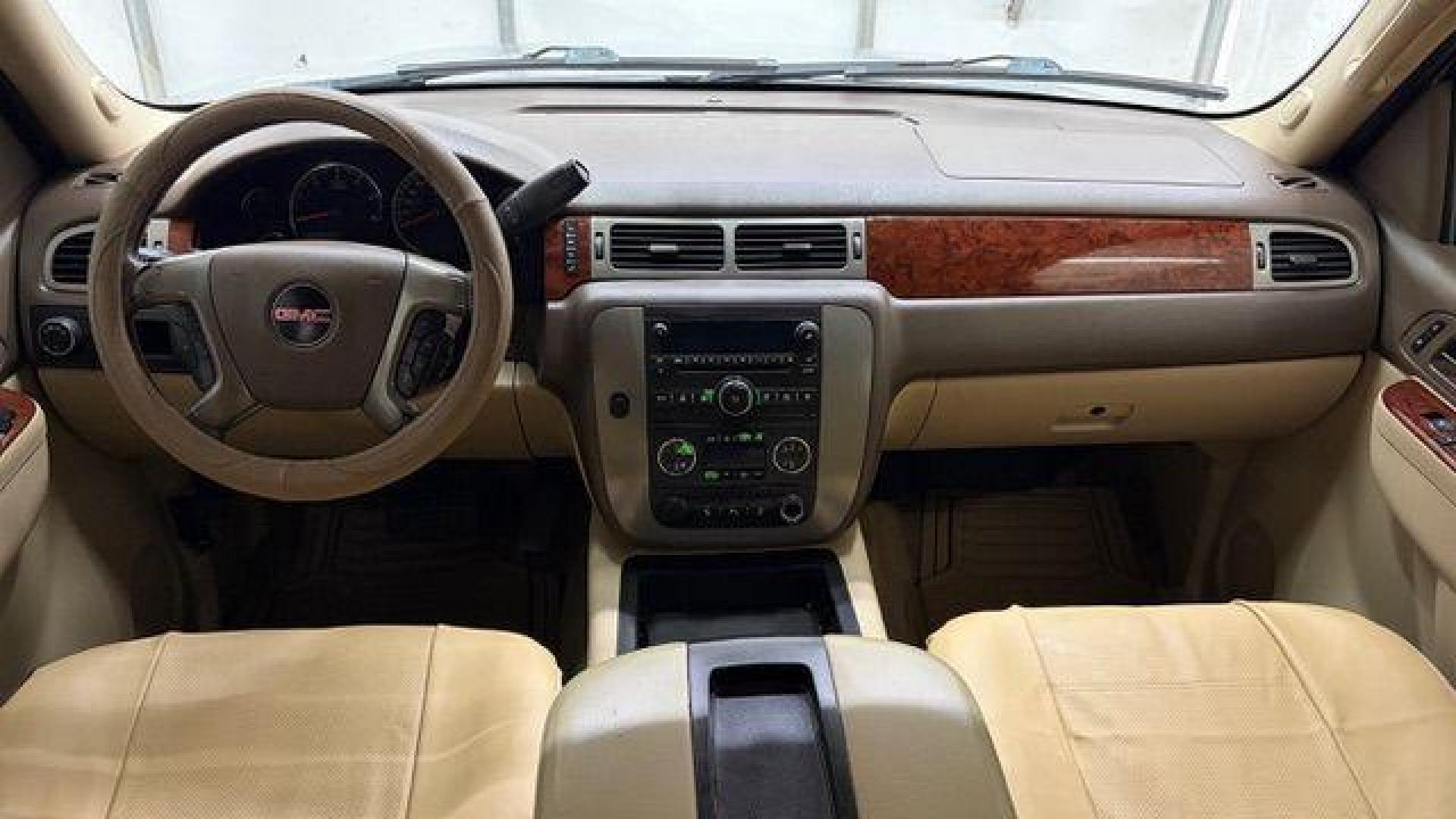 2014 Gray GMC Yukon XL SLT 1/2 Ton 2WD (1GKS1KE01ER) with an 5.3L V8 OHV 16V FFV engine, 6-Speed Automatic transmission, located at 1806 Veterans Memorial Hwy SW, Austell, GA, 30168, (770) 944-9558, 33.817959, -84.606987 - Photo#15