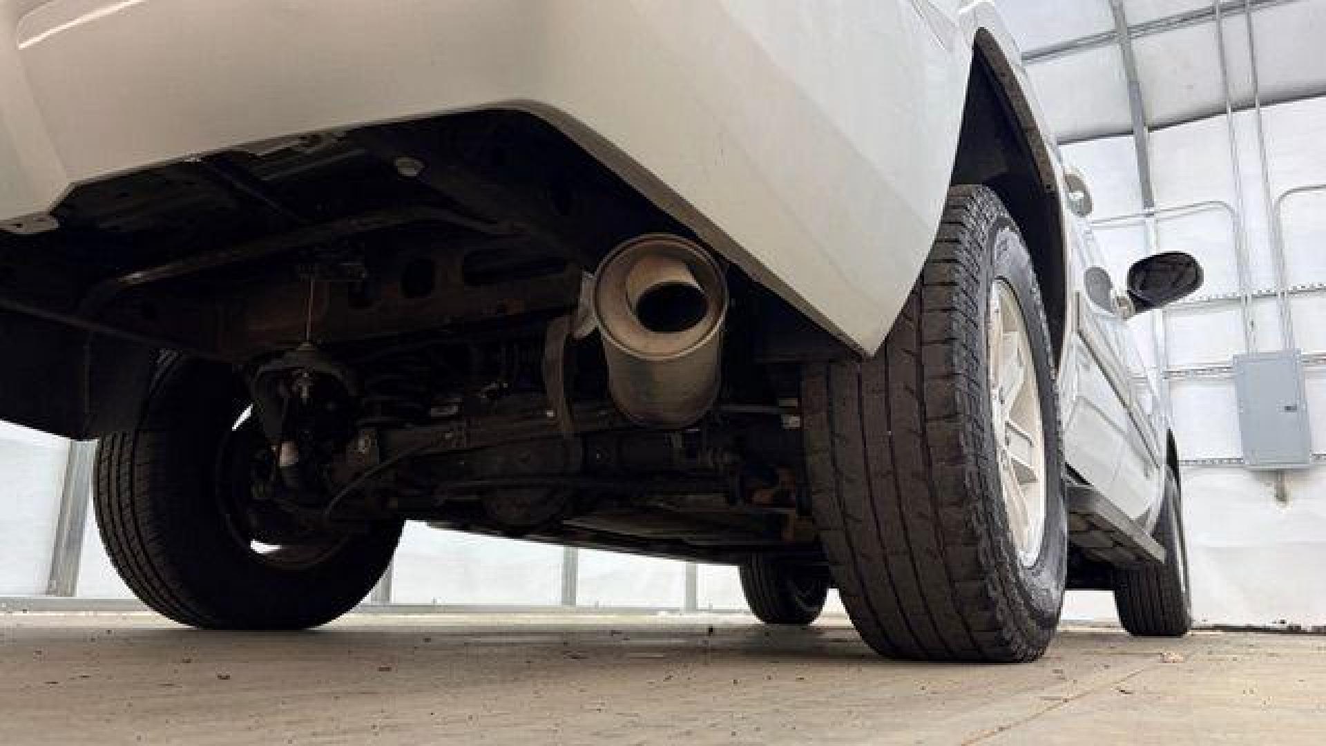 2014 Gray GMC Yukon XL SLT 1/2 Ton 2WD (1GKS1KE01ER) with an 5.3L V8 OHV 16V FFV engine, 6-Speed Automatic transmission, located at 1806 Veterans Memorial Hwy SW, Austell, GA, 30168, (770) 944-9558, 33.817959, -84.606987 - Photo#22