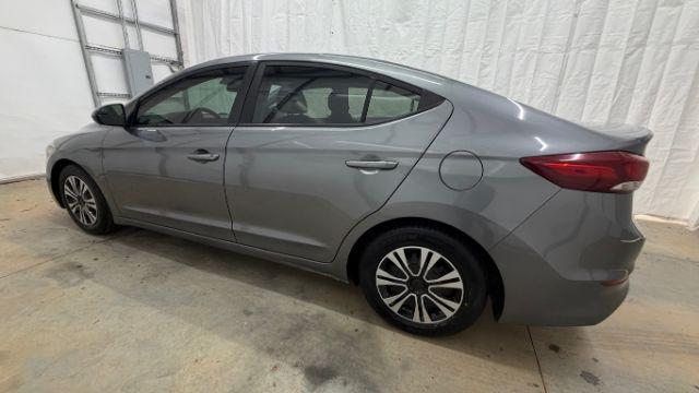 2018 Gray Hyundai Elantra SE 6AT (5NPD74LF8JH) with an 2.0 engine, 6-Speed Automatic transmission, located at 1806 Veterans Memorial Hwy SW, Austell, GA, 30168, (770) 944-9558, 33.817959, -84.606987 - Photo#2