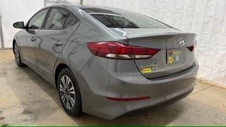 2018 Gray Hyundai Elantra SE 6AT (5NPD74LF8JH) with an 2.0 engine, 6-Speed Automatic transmission, located at 1806 Veterans Memorial Hwy SW, Austell, GA, 30168, (770) 944-9558, 33.817959, -84.606987 - Photo#3