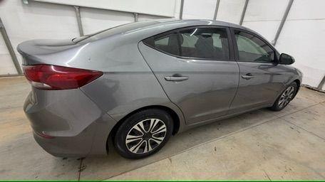 2018 Gray Hyundai Elantra SE 6AT (5NPD74LF8JH) with an 2.0 engine, 6-Speed Automatic transmission, located at 1806 Veterans Memorial Hwy SW, Austell, GA, 30168, (770) 944-9558, 33.817959, -84.606987 - Photo#6