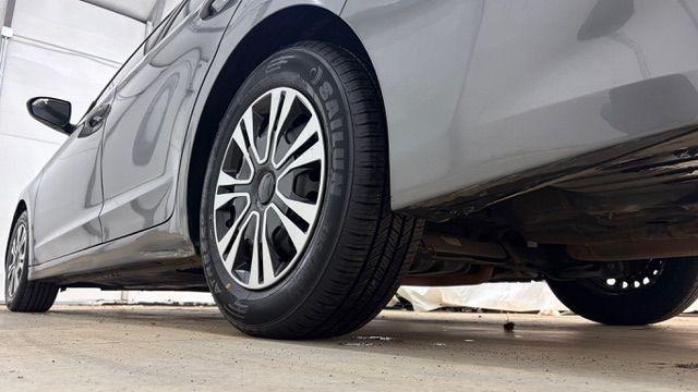 2018 Gray Hyundai Elantra SE 6AT (5NPD74LF8JH) with an 2.0 engine, 6-Speed Automatic transmission, located at 1806 Veterans Memorial Hwy SW, Austell, GA, 30168, (770) 944-9558, 33.817959, -84.606987 - Photo#20