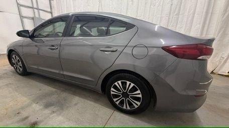 2018 Gray Hyundai Elantra SE 6AT (5NPD74LF8JH) with an 2.0 engine, 6-Speed Automatic transmission, located at 1806 Veterans Memorial Hwy SW, Austell, GA, 30168, (770) 944-9558, 33.817959, -84.606987 - Why Choose Automania? At Automania, we make car buying easy and stress-free, with over 20 years serving Austell, GA and the surrounding communities. WE FINANCE GOOD AND NOT SO GOOD CREDIT, we work with all credit types, and every vehicle comes with a free vehicle history report so you know its backg- Photo#2