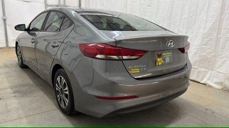2018 Gray Hyundai Elantra SE 6AT (5NPD74LF8JH) with an 2.0 engine, 6-Speed Automatic transmission, located at 1806 Veterans Memorial Hwy SW, Austell, GA, 30168, (770) 944-9558, 33.817959, -84.606987 - Why Choose Automania? At Automania, we make car buying easy and stress-free, with over 20 years serving Austell, GA and the surrounding communities. WE FINANCE GOOD AND NOT SO GOOD CREDIT, we work with all credit types, and every vehicle comes with a free vehicle history report so you know its backg- Photo#3
