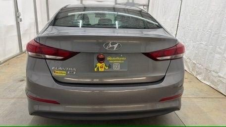 2018 Gray Hyundai Elantra SE 6AT (5NPD74LF8JH) with an 2.0 engine, 6-Speed Automatic transmission, located at 1806 Veterans Memorial Hwy SW, Austell, GA, 30168, (770) 944-9558, 33.817959, -84.606987 - Why Choose Automania? At Automania, we make car buying easy and stress-free, with over 20 years serving Austell, GA and the surrounding communities. WE FINANCE GOOD AND NOT SO GOOD CREDIT, we work with all credit types, and every vehicle comes with a free vehicle history report so you know its backg- Photo#4