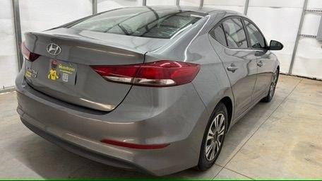 2018 Gray Hyundai Elantra SE 6AT (5NPD74LF8JH) with an 2.0 engine, 6-Speed Automatic transmission, located at 1806 Veterans Memorial Hwy SW, Austell, GA, 30168, (770) 944-9558, 33.817959, -84.606987 - Why Choose Automania? At Automania, we make car buying easy and stress-free, with over 20 years serving Austell, GA and the surrounding communities. WE FINANCE GOOD AND NOT SO GOOD CREDIT, we work with all credit types, and every vehicle comes with a free vehicle history report so you know its backg- Photo#5