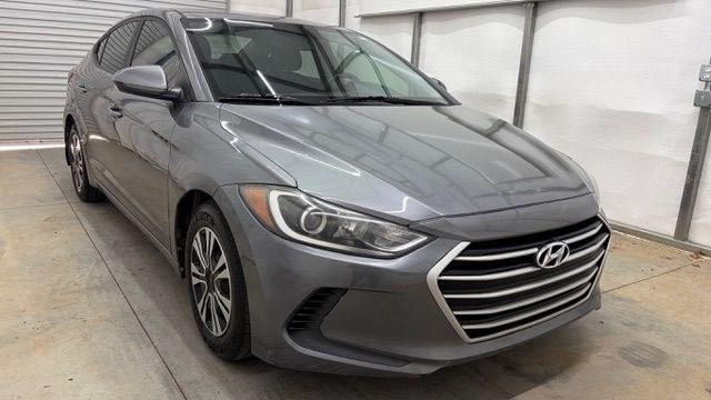 2018 Gray Hyundai Elantra SE 6AT (5NPD74LF8JH) with an 2.0 engine, 6-Speed Automatic transmission, located at 1806 Veterans Memorial Hwy SW, Austell, GA, 30168, (770) 944-9558, 33.817959, -84.606987 - Why Choose Automania? At Automania, we make car buying easy and stress-free, with over 20 years serving Austell, GA and the surrounding communities. WE FINANCE GOOD AND NOT SO GOOD CREDIT, we work with all credit types, and every vehicle comes with a free vehicle history report so you know its backg- Photo#8