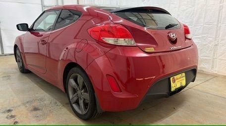 2013 Red Hyundai Veloster Base (KMHTC6ADXDU) with an 1.6L L4 DOHC 16V engine, 6-Speed Automatic transmission, located at 1806 Veterans Memorial Hwy SW, Austell, GA, 30168, (770) 944-9558, 33.817959, -84.606987 - Photo#3